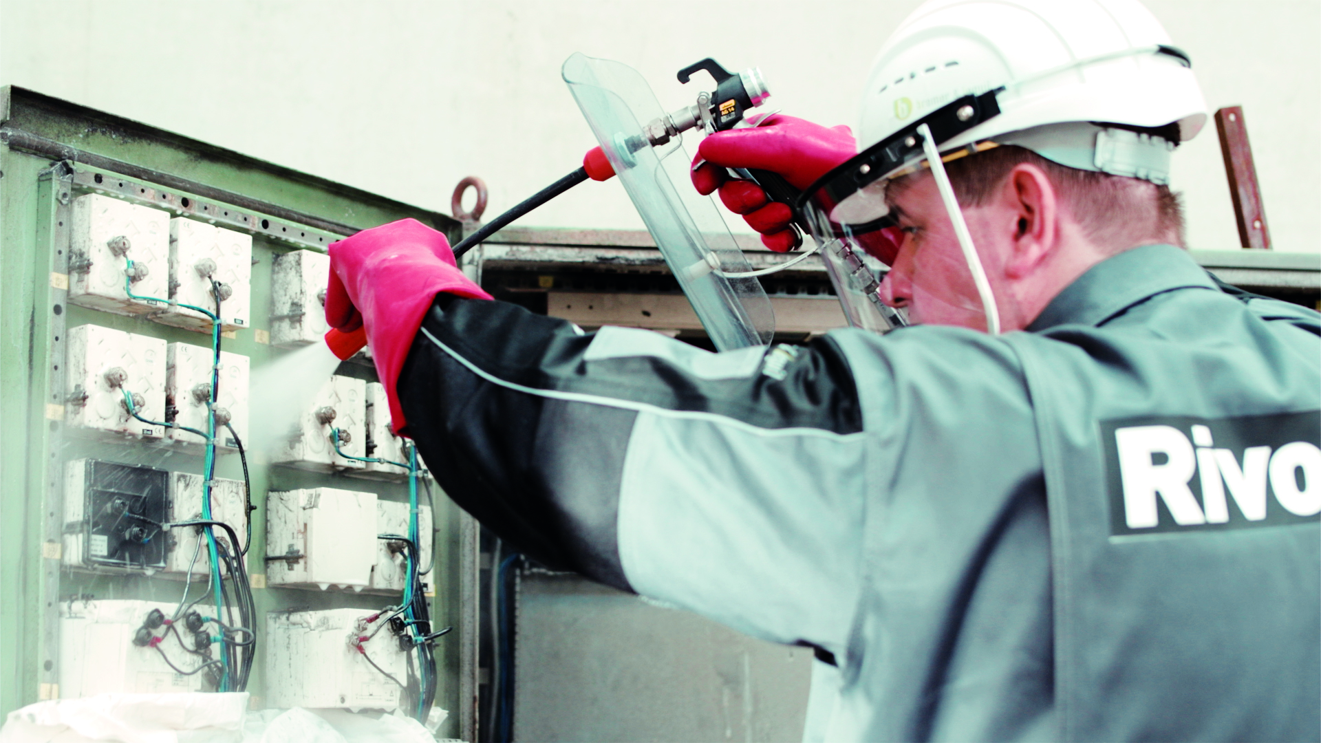 Ensure safety and maintain value - efficient wet cleaning of your electrical systems